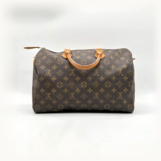 Louis Vuitton Speedy 35 Monogram-Canvas - gegenüberliegende Vorderansicht, Tasche abgestellt
