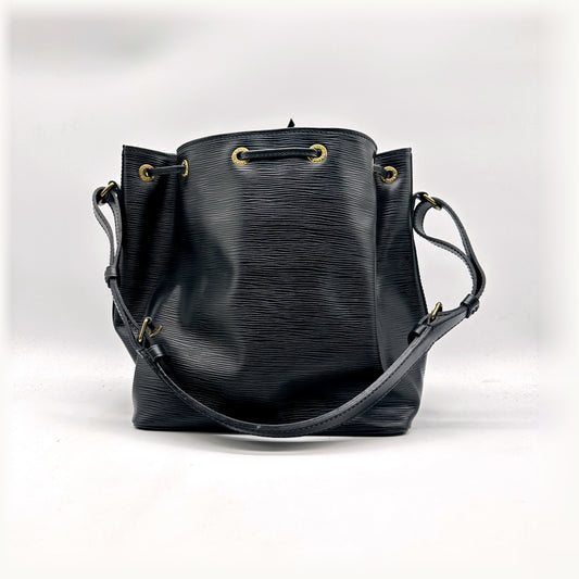 Louis Vuitton Petit Noé Pele Épi Preta - vista traseira