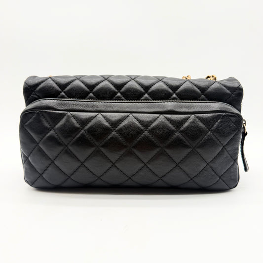 Chanel Sac à rabat matelassé cuir d'agneau - dos avec poche zippée pleine largeur