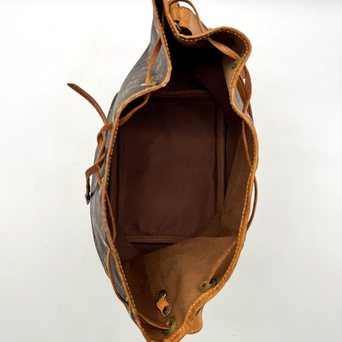 Louis Vuitton Petit Noé Lona Monogram - interior