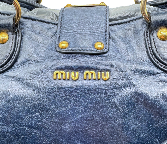 Miu Miu – Sac à Main en Cuir Bleu Marine avec Bandoulière