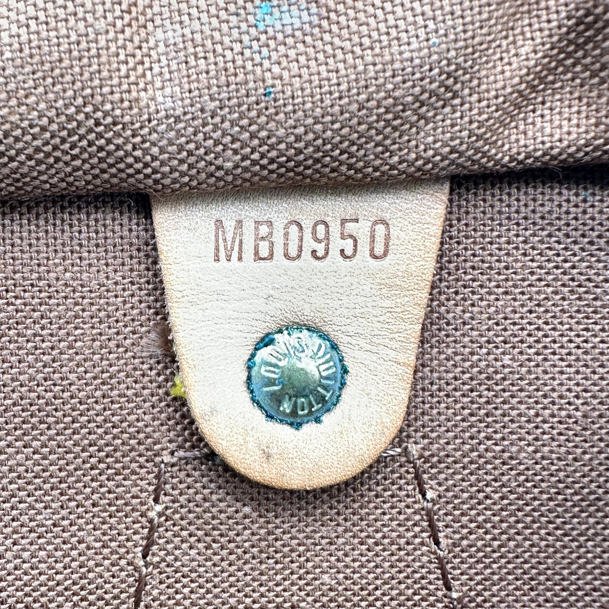 Louis Vuitton Speedy 35 Toile Monogram - détail de la doublure intérieure et de sa patte de cuir
