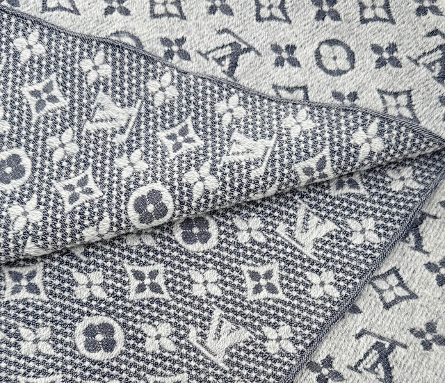 Louis Vuitton – Écharpe Monogram en Laine Gris Anthracite