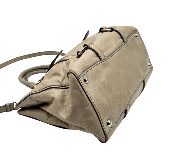 Miu Miu – Sac à Main en Cuir Taupe avec Bandoulière