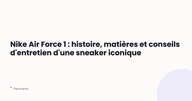 Paire de Nike Air Force 1 blanche posée sur fond neutre, vue de profil