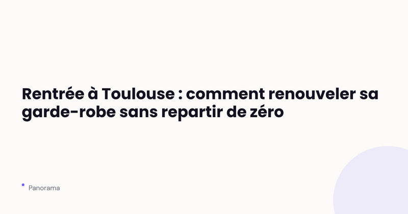 Vêtements soigneusement disposés sur un portant dans une boutique de mode à Toulouse