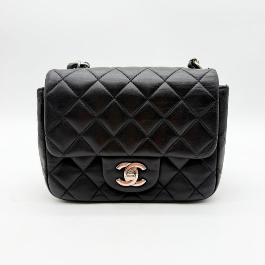 Chanel Mini Timeless carre 17 cuir agneau noir - vue avant