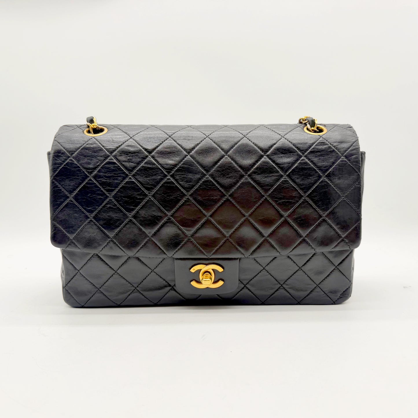 Chanel Single Flap - face avant, rabat et fermoir CC