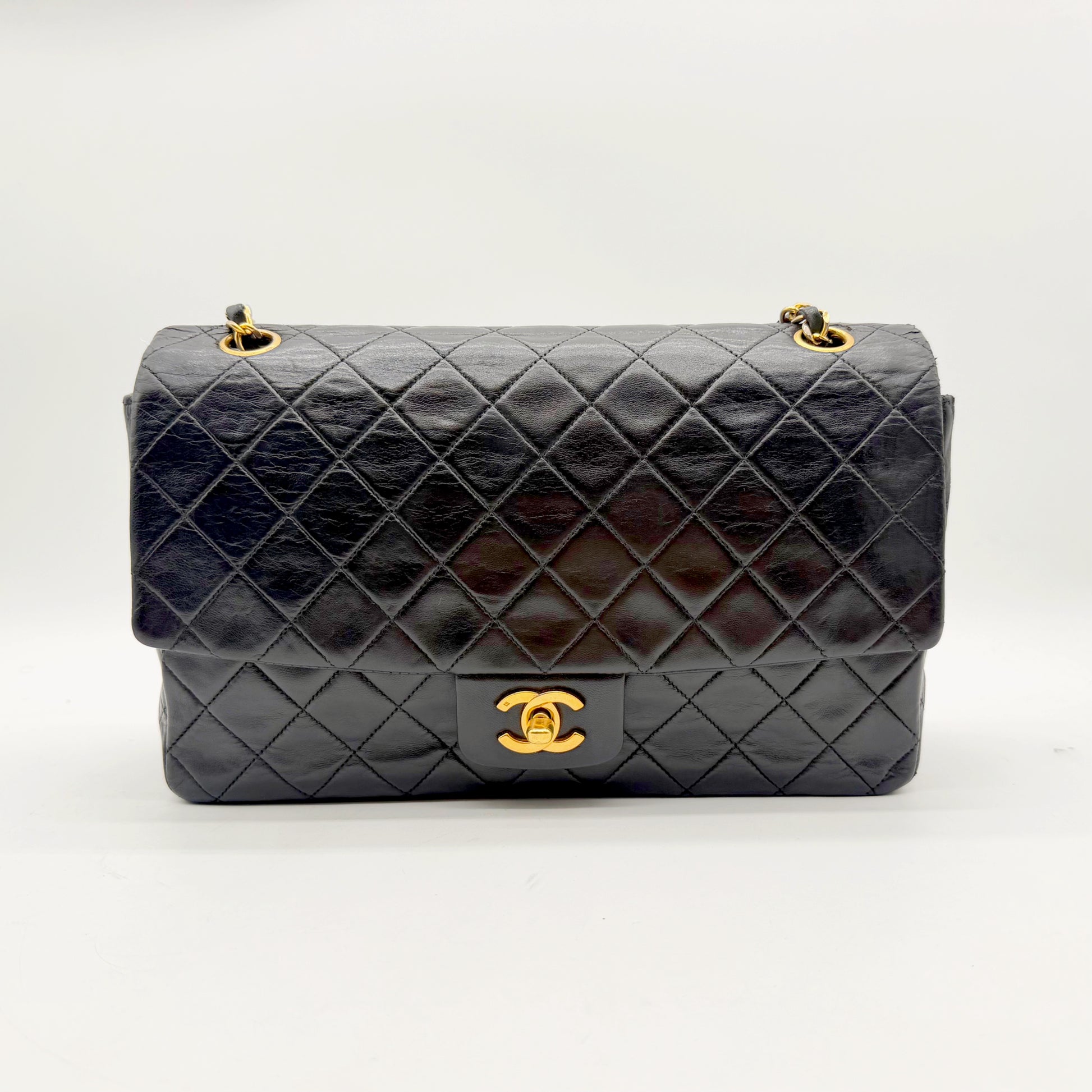Chanel Single Flap - face avant, rabat et fermoir CC