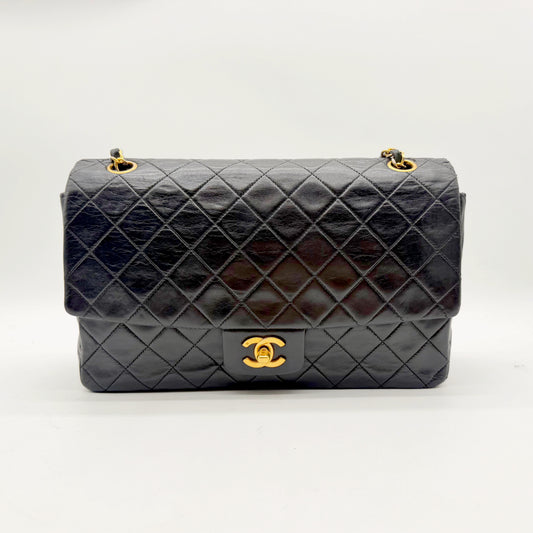 Chanel Single Flap - face avant, rabat et fermoir CC