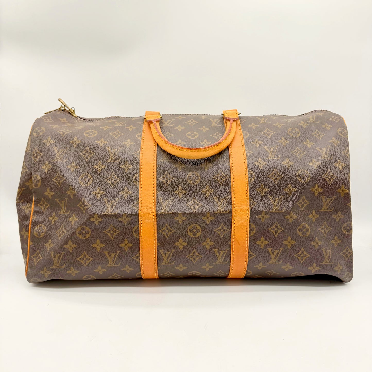 Louis Vuitton Keepall 50 toile Monogram - face avant avec poignées en cuir naturel