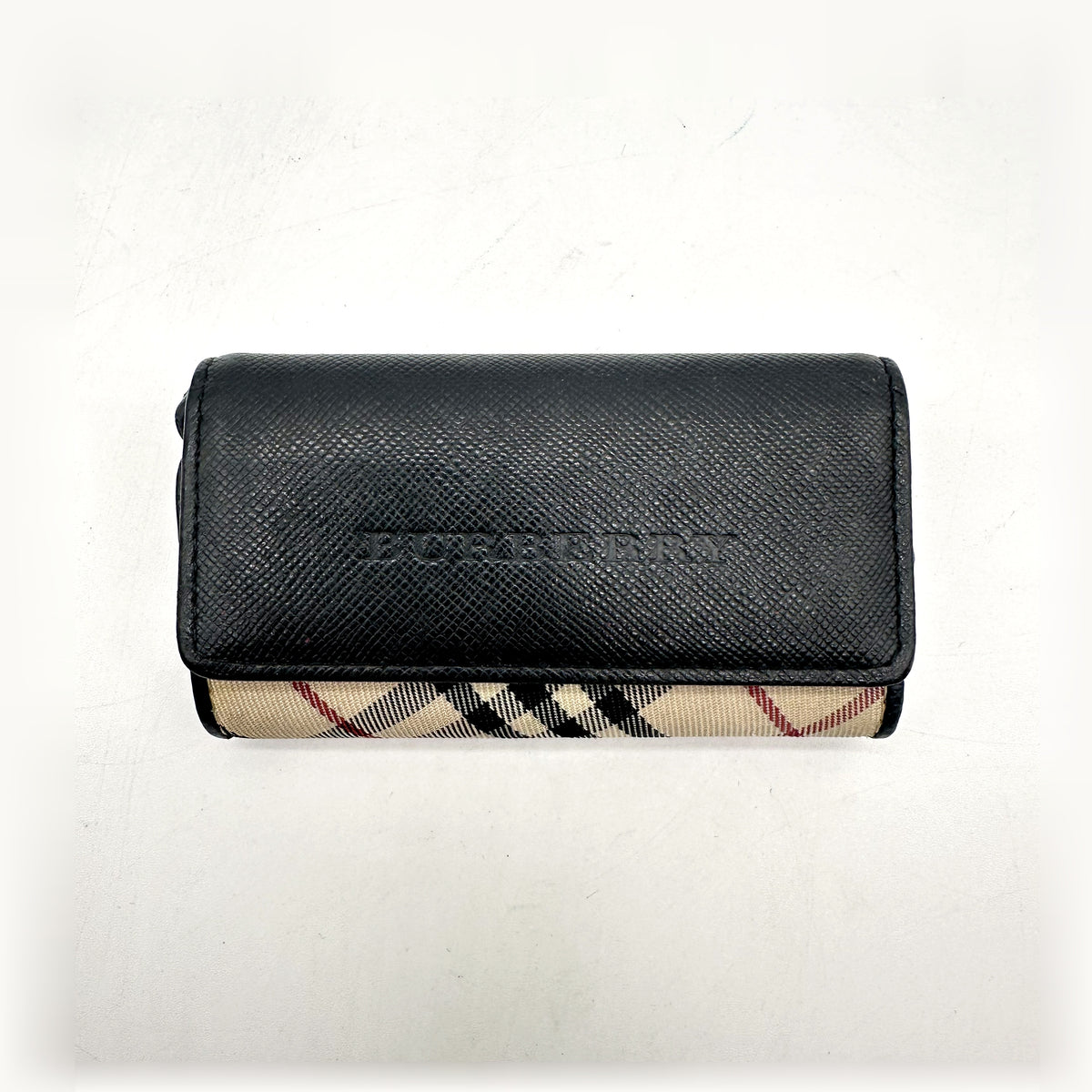 Burberry Étui à clés Toile Check - vue de face, rabat en cuir noir fermé