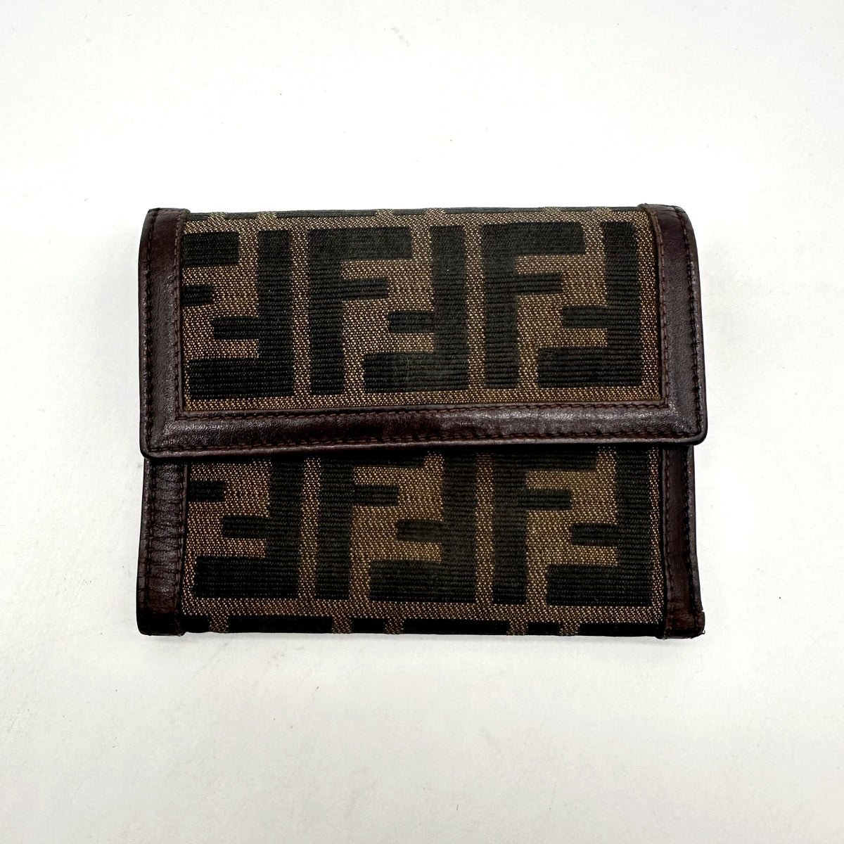 Fendi Porte-monnaie Toile Zucca - vue de face, rabat fermé