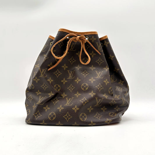 Louis Vuitton Petit Noé Toile Monogram - vue de face, cordon coulissant fermé