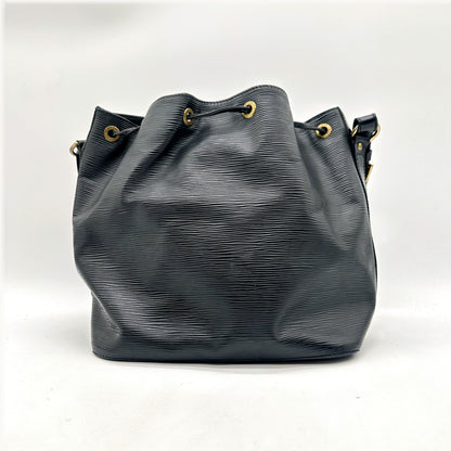 Louis Vuitton Petit Noé Cuir Épi Noir - vue de face, cordon coulissant fermé