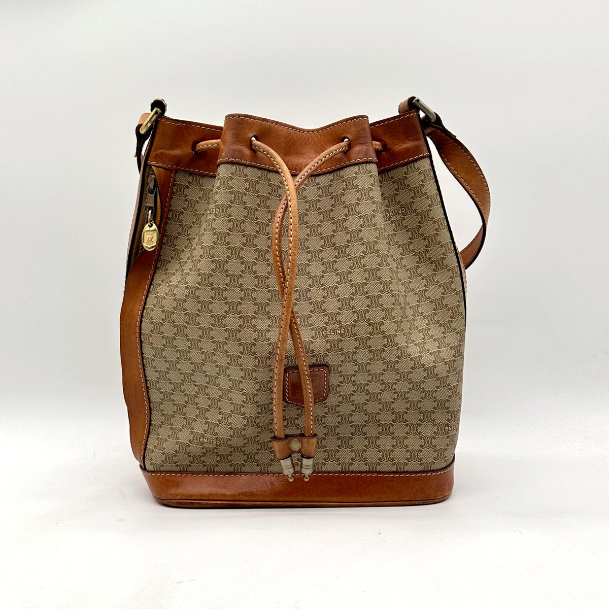 Céline Seau Toile Macadam Beige - vue de face, cordon coulissant et bandoulière
