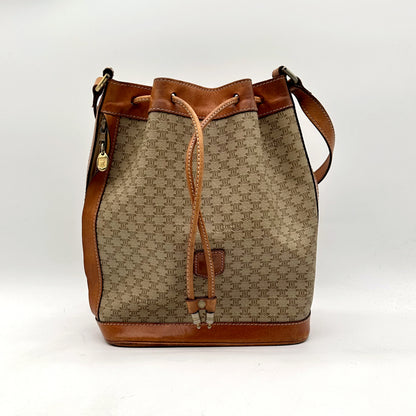 Céline Seau Toile Macadam Beige - vue de face, cordon coulissant et bandoulière