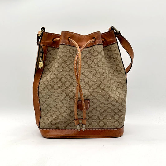 Céline Seau Toile Macadam Beige - vue de face, cordon coulissant et bandoulière