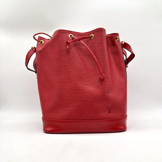 Louis Vuitton Noé Cuir Épi Rouge - vue de face, cordon coulissant fermé