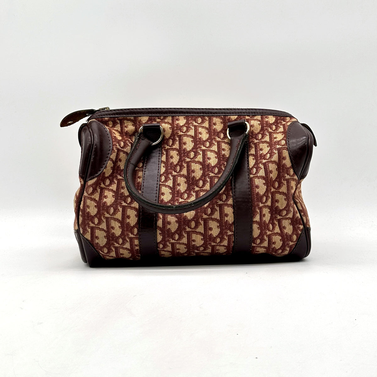 Dior Boston Toile Trotter Rouge - vue de face, anses et bandes de cuir