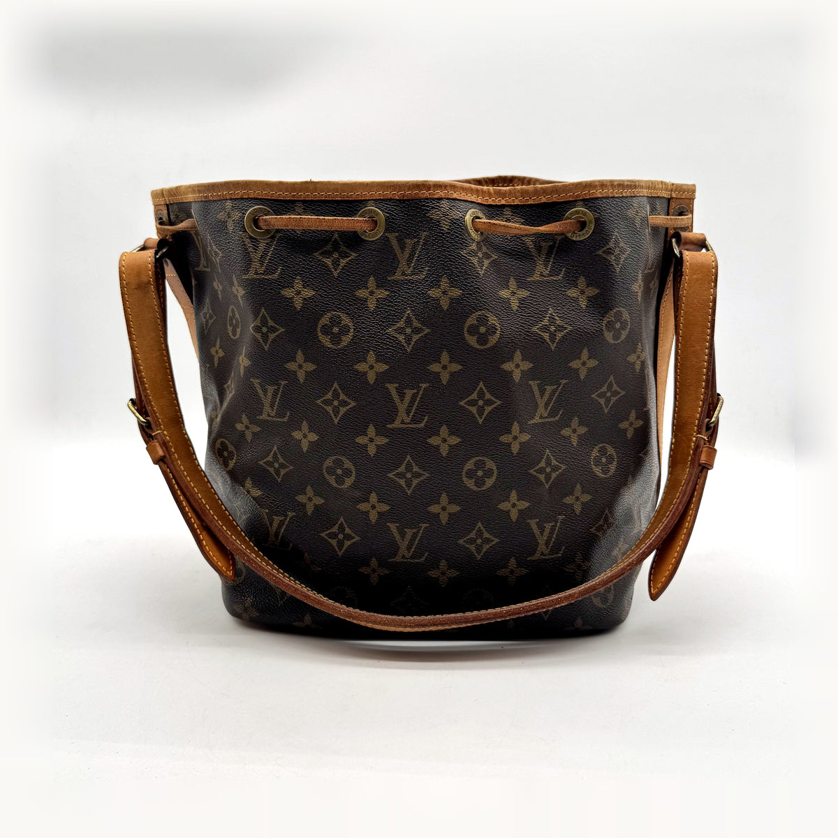 Louis Vuitton Petit Noé Lona Monogram - vista frontal com alça