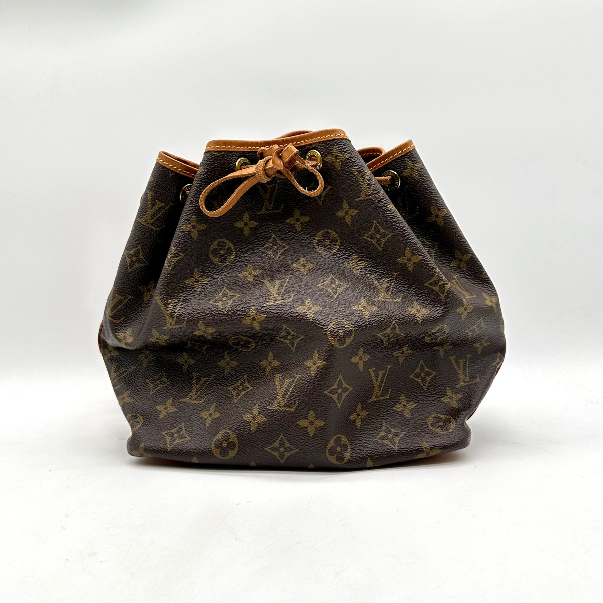 Louis Vuitton Petit Noé Toile Monogram - vue de face, cordon coulissant fermé