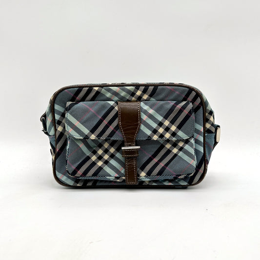Burberry Sac bandoulière Toile Check Bleue - vue de face, patte de cuir et zip