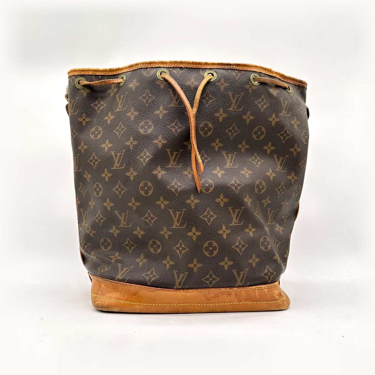 Louis Vuitton Noé Toile Monogram - vue de face, cordon coulissant fermé