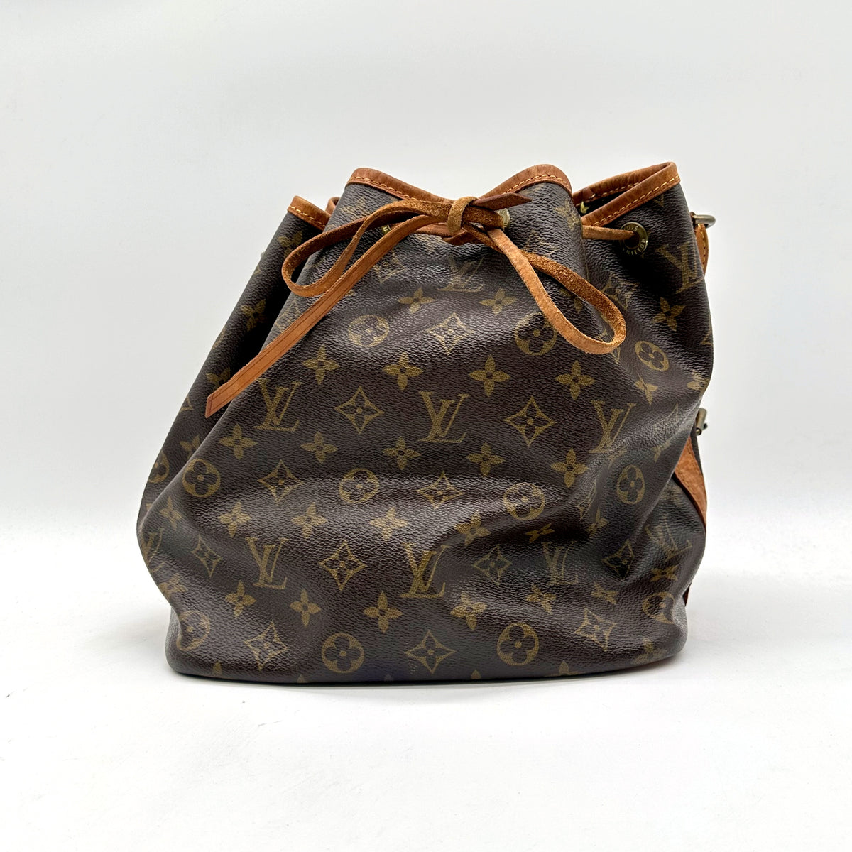 Louis Vuitton Petit Noé Toile Monogram - vue de face, cordon coulissant fermé