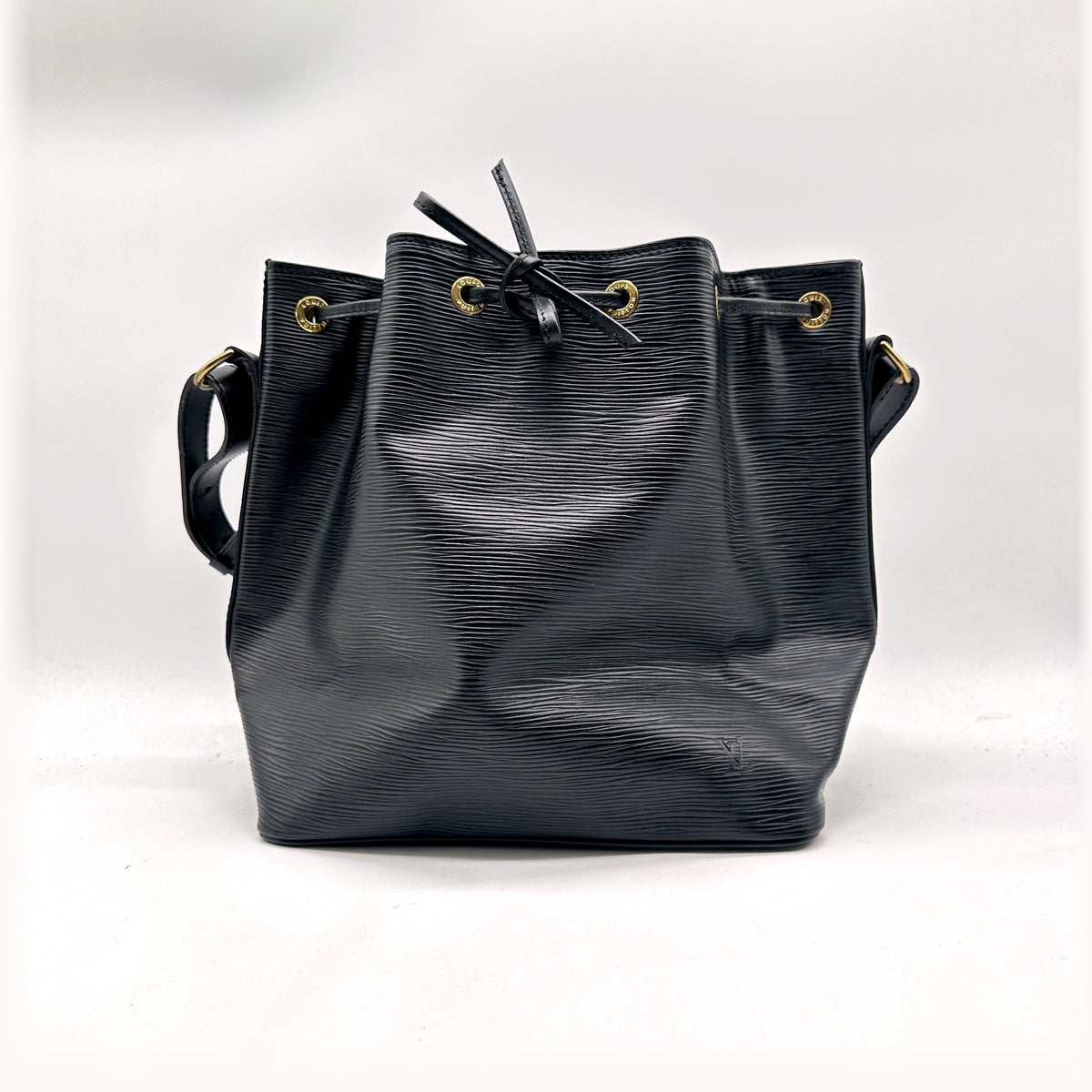 Louis Vuitton Petit Noé Cuir Épi Noir - vue de face, lien coulissant et anse réglable
