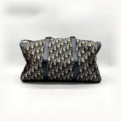 Dior Boston Toile Trotter Bleu Marine - vue de face, anses sur anneaux