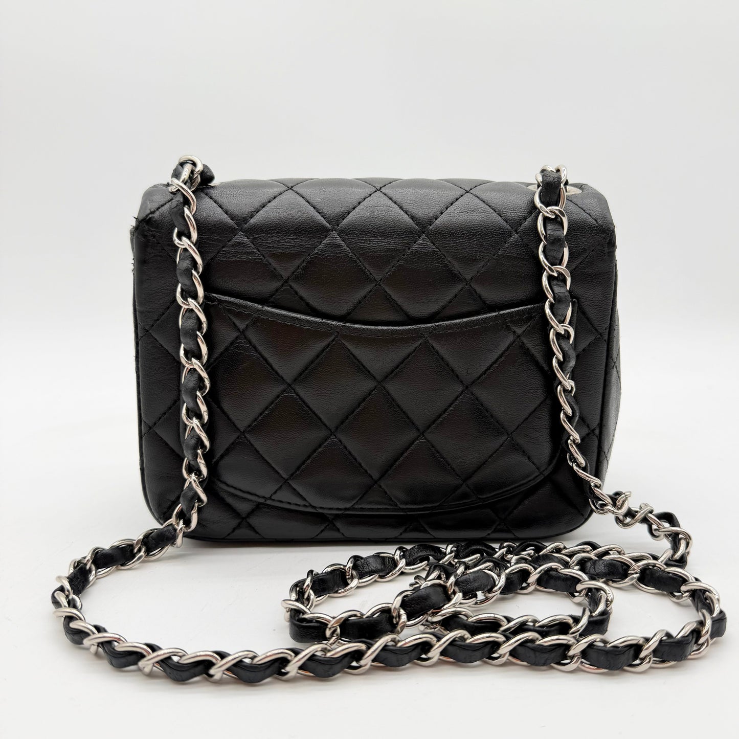 Chanel Mini Timeless carre 17 cuir agneau noir - vue arriere et chaine bandouliere