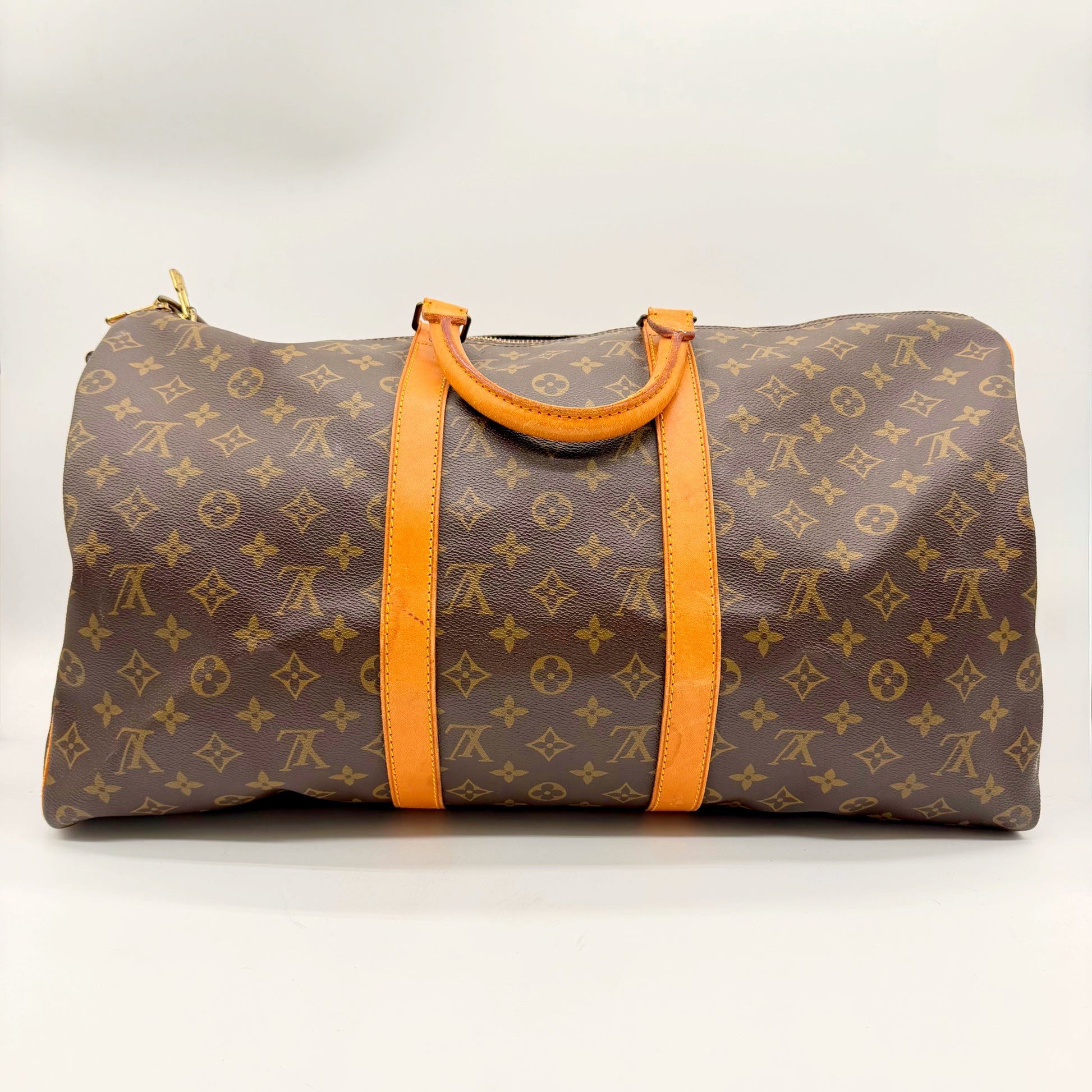 Louis Vuitton Keepall Bandoulière 50 en toile Monogram, face arrière et poignées en cuir naturel