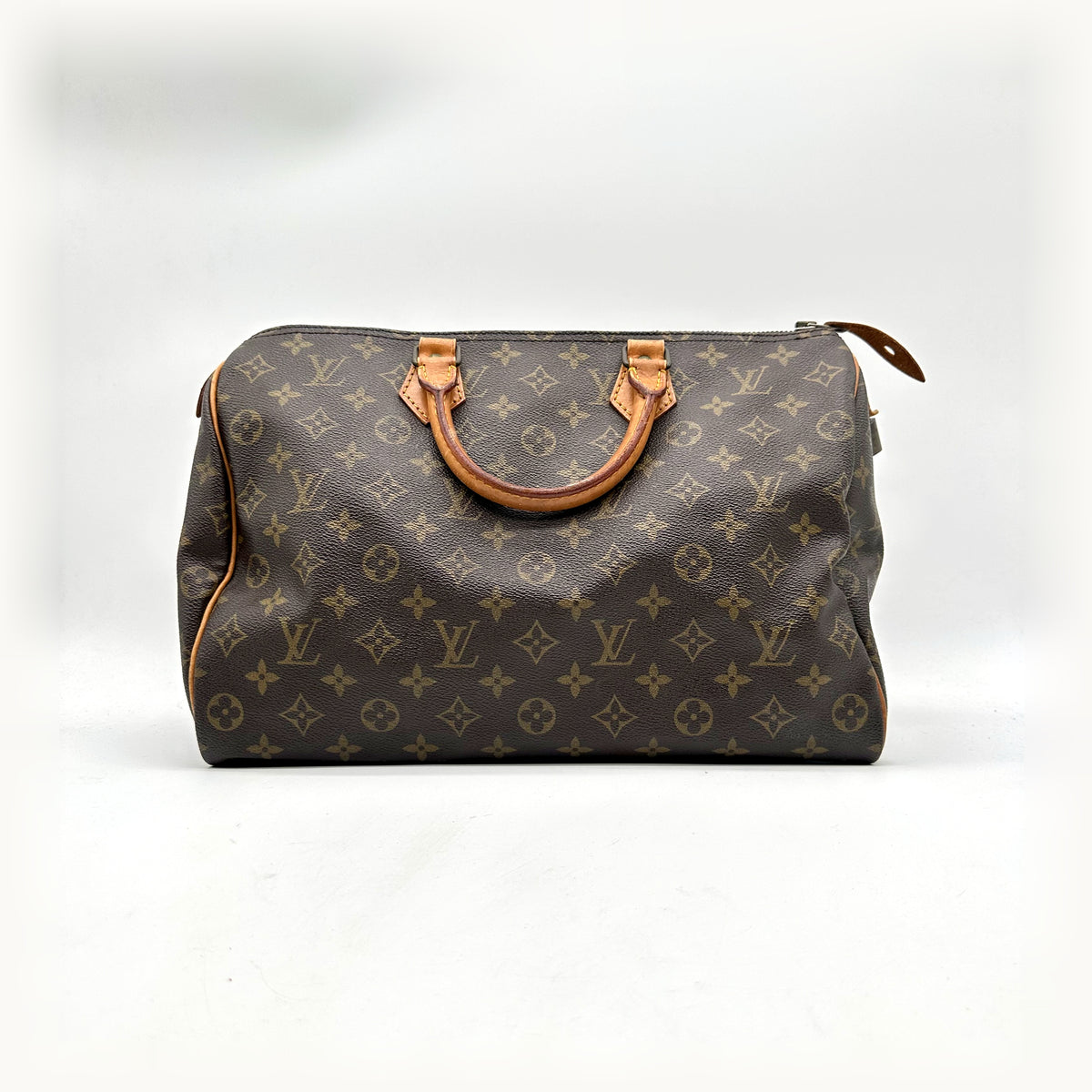 Louis Vuitton Speedy 35 Toile Monogram - vue de face opposée, sac posé