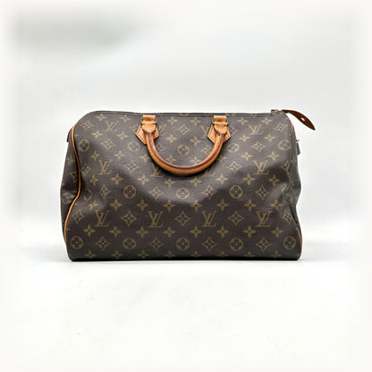 Louis Vuitton Speedy 35 Toile Monogram - vue de face opposée, sac posé