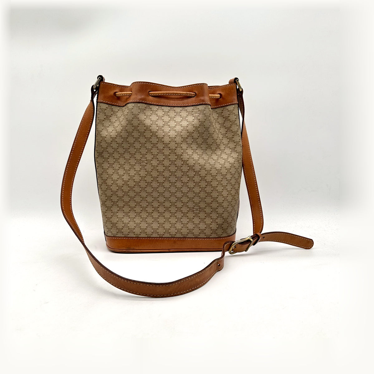Céline Seau Toile Macadam Beige - vue de face, bandoulière déployée