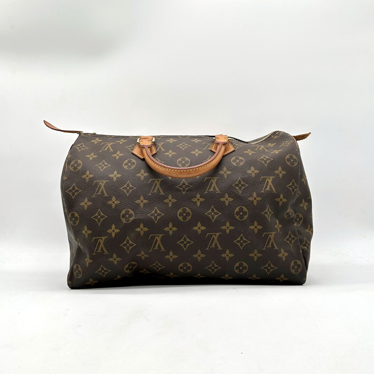 Louis Vuitton Speedy 30 Toile Monogram - vue de face opposée, sac posé