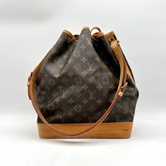 Louis Vuitton Noé Toile Monogram - vue de face avec la bandoulière déployée