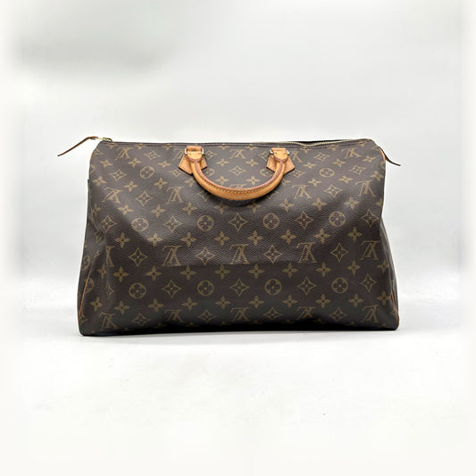 Louis Vuitton Speedy 40 Toile Monogram - vue de face opposée, sac posé