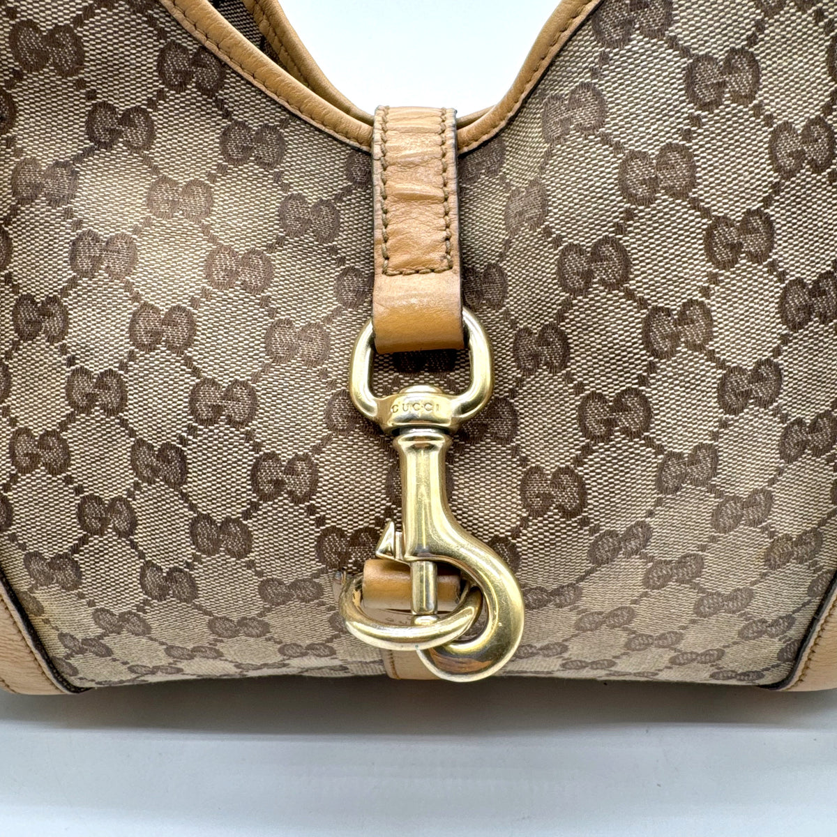 Gucci Jackie Toile GG - détail du fermoir piston