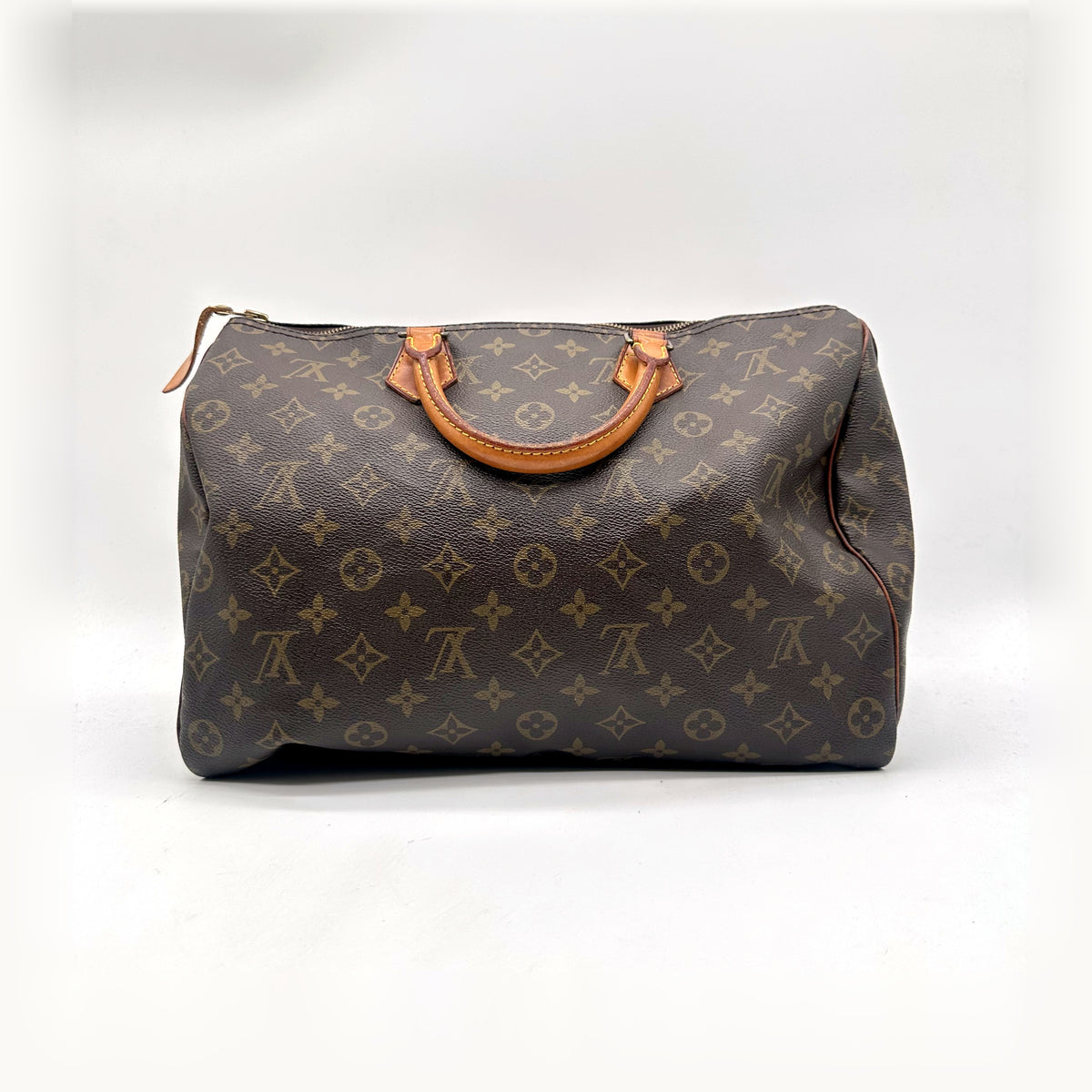 Louis Vuitton Speedy 35 Toile Monogram - vue de face opposée, sac posé