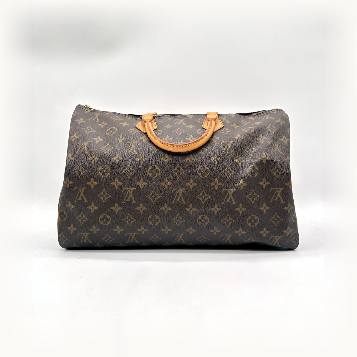 Louis Vuitton Speedy 40 Toile Monogram - vue de face opposée, sac posé