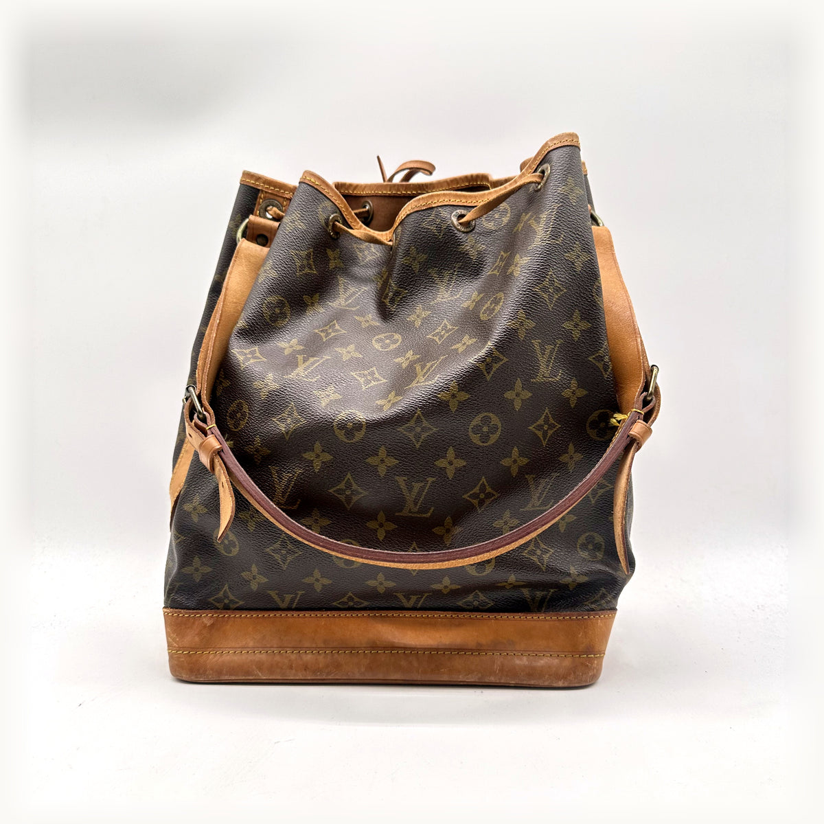 Louis Vuitton Grand Noé Toile Monogram - vue de dos avec bandoulière