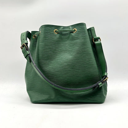 Louis Vuitton Petit Noé Cuir Épi Vert - vue de dos, anse déployée