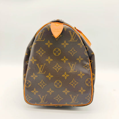 Louis Vuitton Speedy 30 toile Monogram - côté avec patte de cuir estampillée