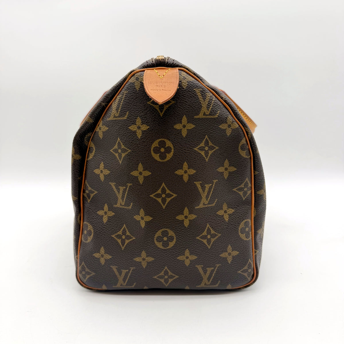 Louis Vuitton Speedy 30 toile Monogram - une extrémité du sac et sa patte de cuir supérieure