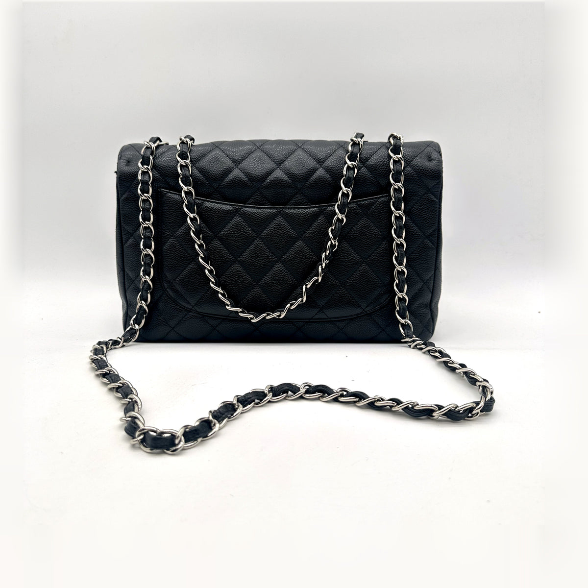 Chanel Timeless 30 cm Cuir Caviar Noir - vue de dos, chaîne posée devant