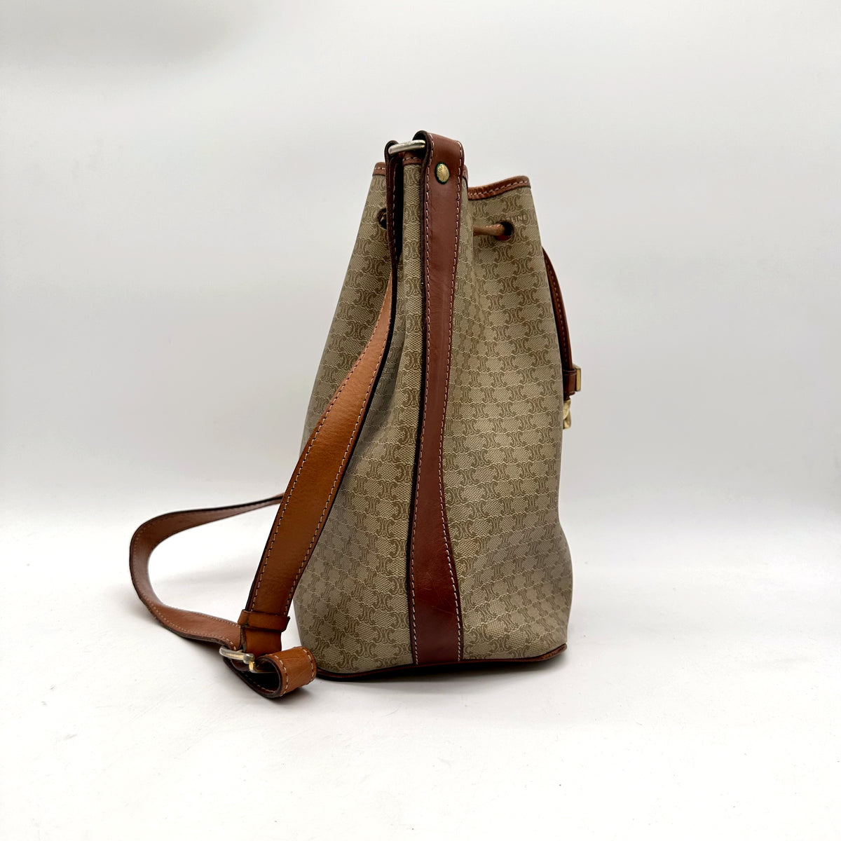 Céline Seau Toile Macadam Beige - profil et bandoulière