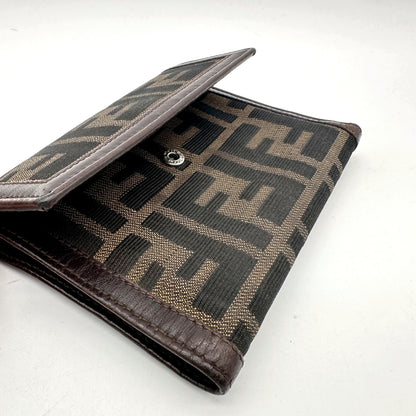 Fendi Porte-monnaie Toile Zucca - vue de trois quarts, rabat entrouvert
