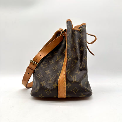 Louis Vuitton Petit Noé Toile Monogram - profil et bandoulière réglable
